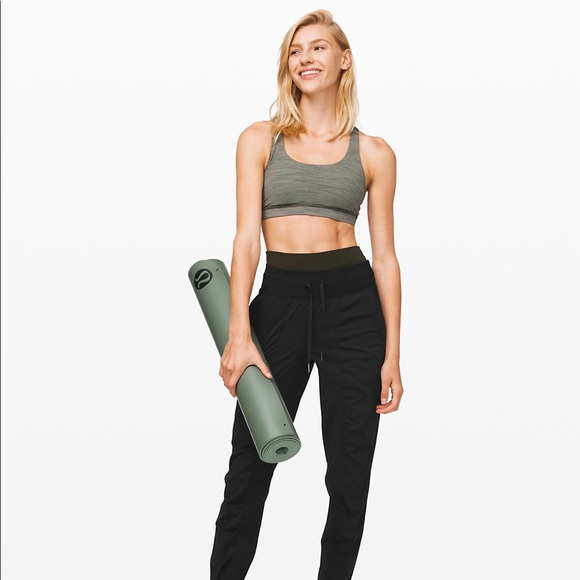 🌴🌼LULULEMON- DANCE STUDIO PANTS🌼🌴 - Picture 3 of 8